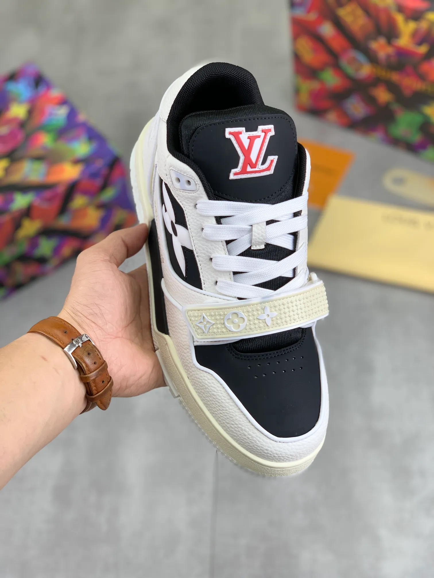 Men's shoes 💰P580 New style 💰💎💎Latest color High version 2025Louis*Vuitto* LV Traine Catwalk TRAINER outsole and fabric private model A shoe that definitely costs a lot of money and effort. This series was designed after the arrival of Vifgil. It is favored by many fans every season. Original TPU outsole Original packaging Men's size: 38-45 (46 can be customized) Color: 3️⃣ colors available (available from stock, super fast delivery)